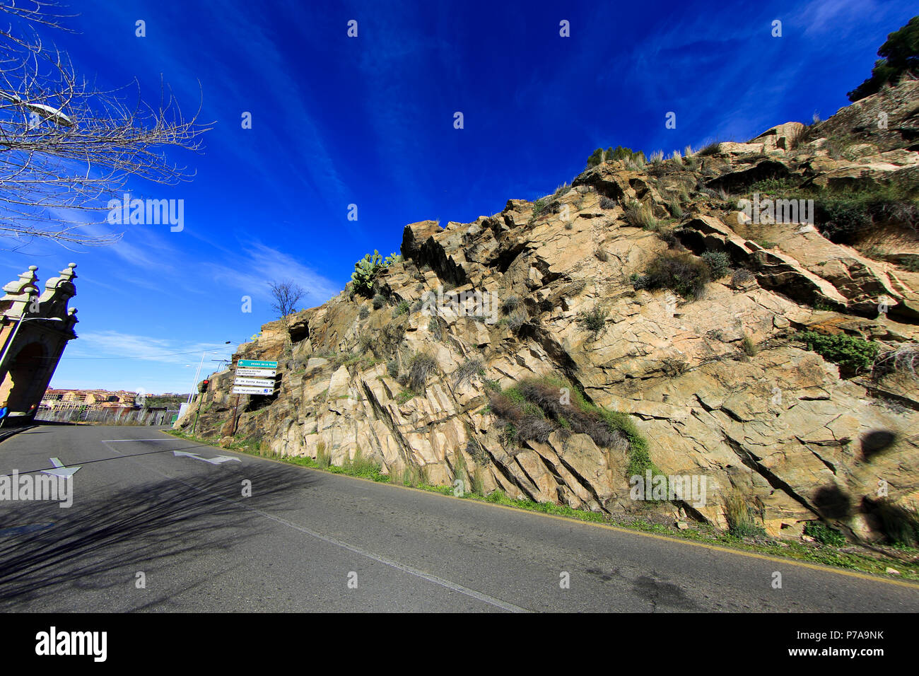 Hillside Road an der historischen Altstadt von Toledo, Spanien, Europa Stockfoto
