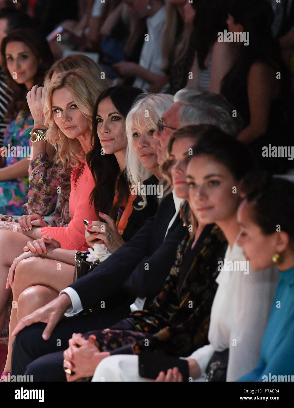 Deutschland, Berlin. 3. Juli 2018. Veronica Ferres und Bettina Zimmermann an der Marc Cain Show "Le Riad' während der Fashion Week. Deutschlands Hauptstadt sehen Fashion Kollektionen bis zum 7. Juli 2018 präsentiert. Foto: Jens Kalaene/dpa-Zentralbild/dpa/Alamy leben Nachrichten Stockfoto