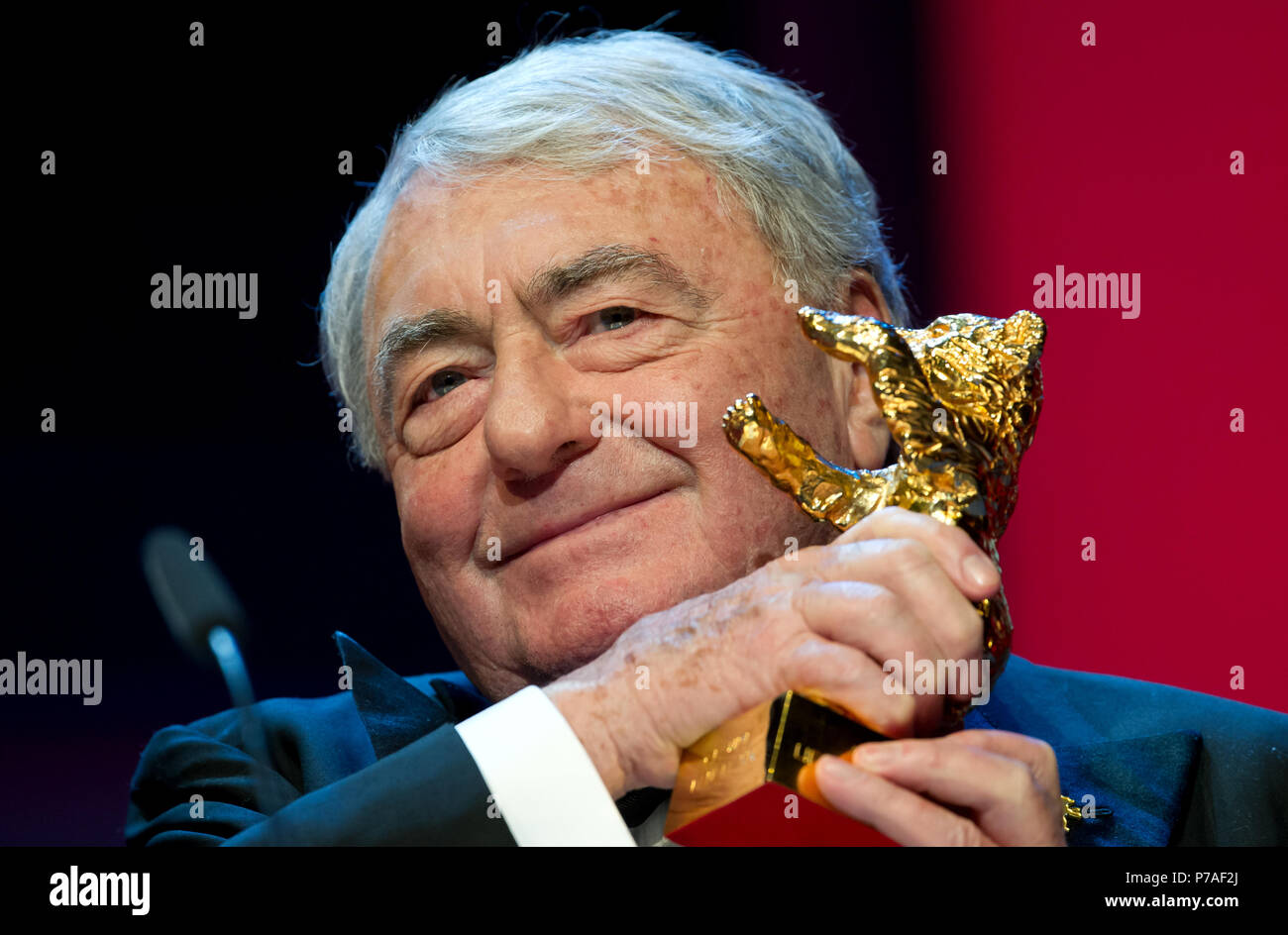 Deutschland, Berlin. 13 Feb, 2013. Der französische Regisseur Claude Lanzmann die Verleihung des Goldenen Bären. Lanzmann hat im Alter von 92 Jahren gestorben, wie seine Witwe mit der Deutschen Presseagentur am 5. Juli 2018 bestätigt. Credit: Sven Hoppe/dpa/Alamy leben Nachrichten Stockfoto