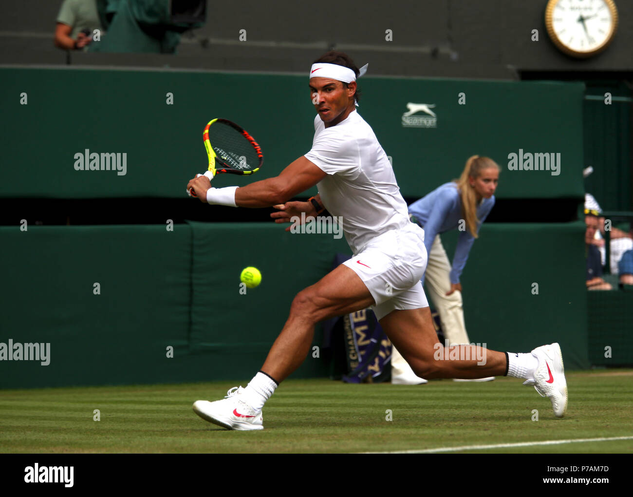 London, England - Juli 5, 2018. Wimbledon Tennis: Rafael Nadal aus Spanien während seines zweiten runden Match gegen Mikhail Kukushkin von Kasachstan. Quelle: Adam Stoltman/Alamy leben Nachrichten Stockfoto