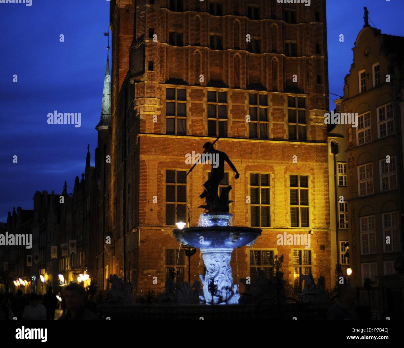 Polen. Danzig. Rathaus (Ratusz). Im 14. Jahrhundert erbaut. Nachtansicht. Stockfoto