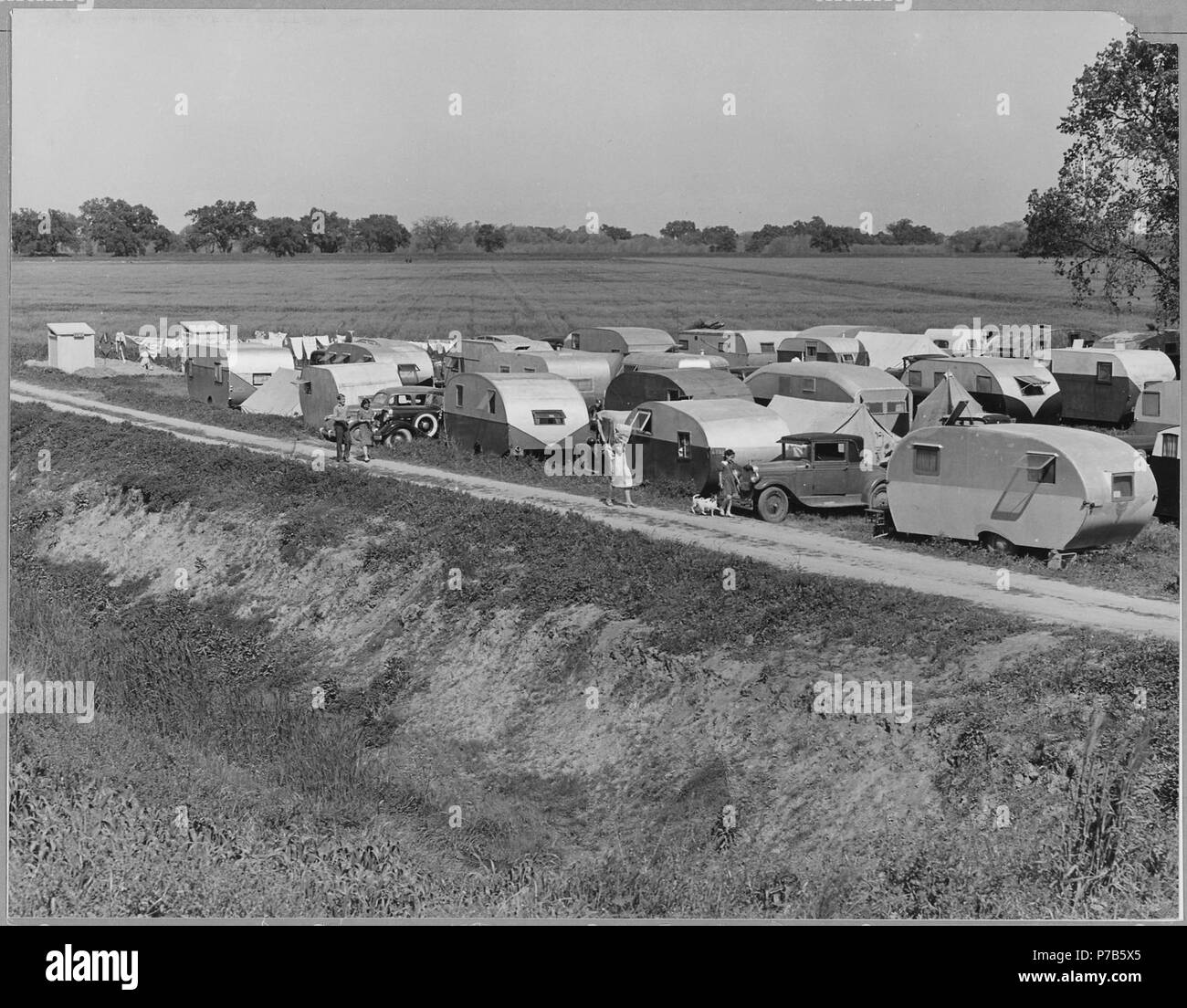 2 1-2 Meilen S.E. von Westley, Stanislaus County, San Joaquin Valley, Kalifornien. Trailer Abschnitt l. . . - Stockfoto