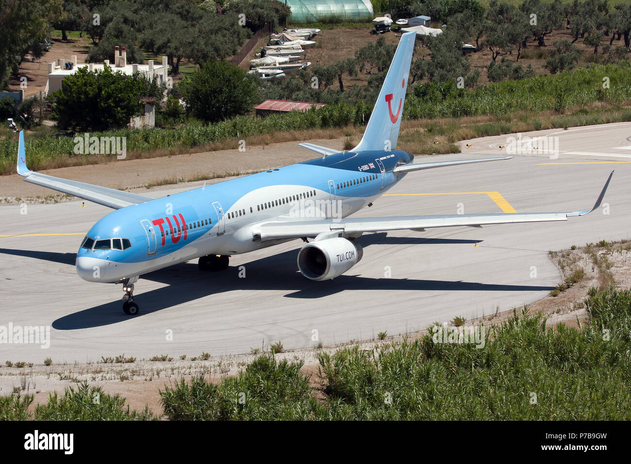 TUI Boeing757-200 einen wieder Anschluss an den Flughafen Skiathos voller britischer Urlauber Stockfoto