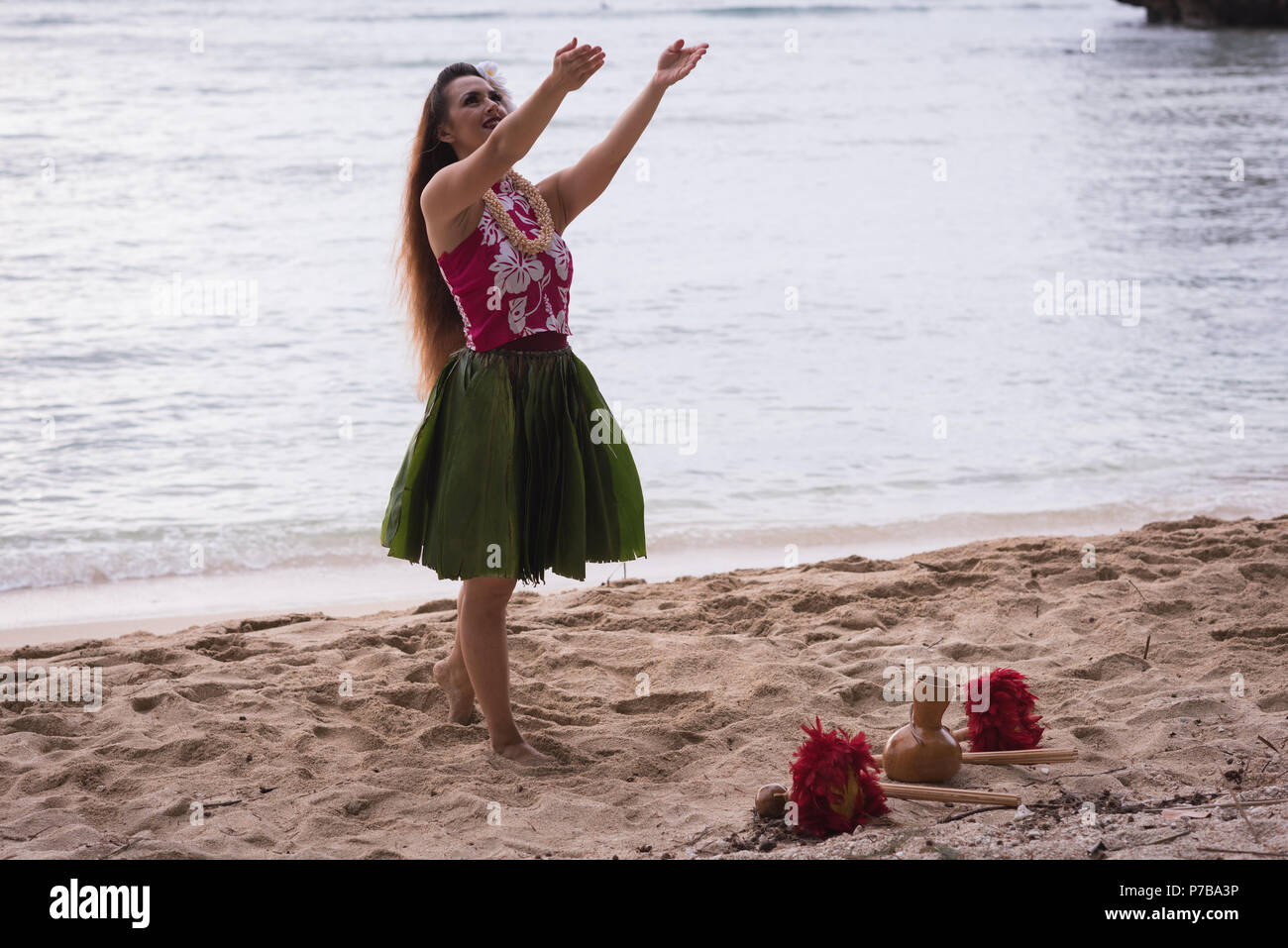 Hawaii Hula Tänzer im Kostüm tanzen Stockfoto