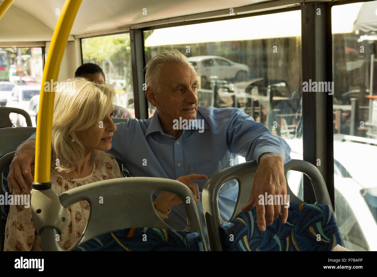 Senior paar Reisen im Bus Stockfoto