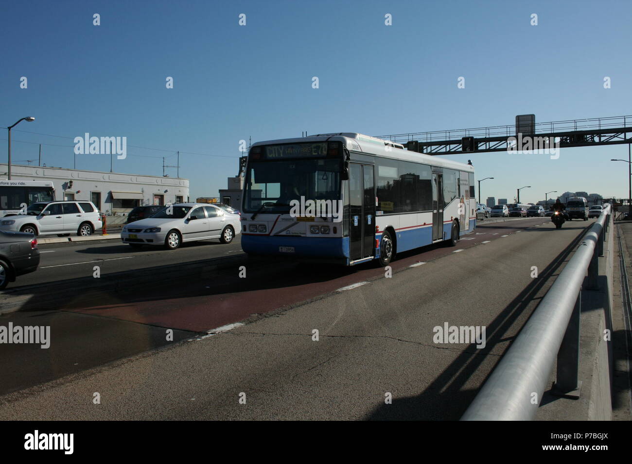 Am frühen Morgen den Verkehr auf dem Bradfield Highway, Sydney, New South Wales, Australien Stockfoto