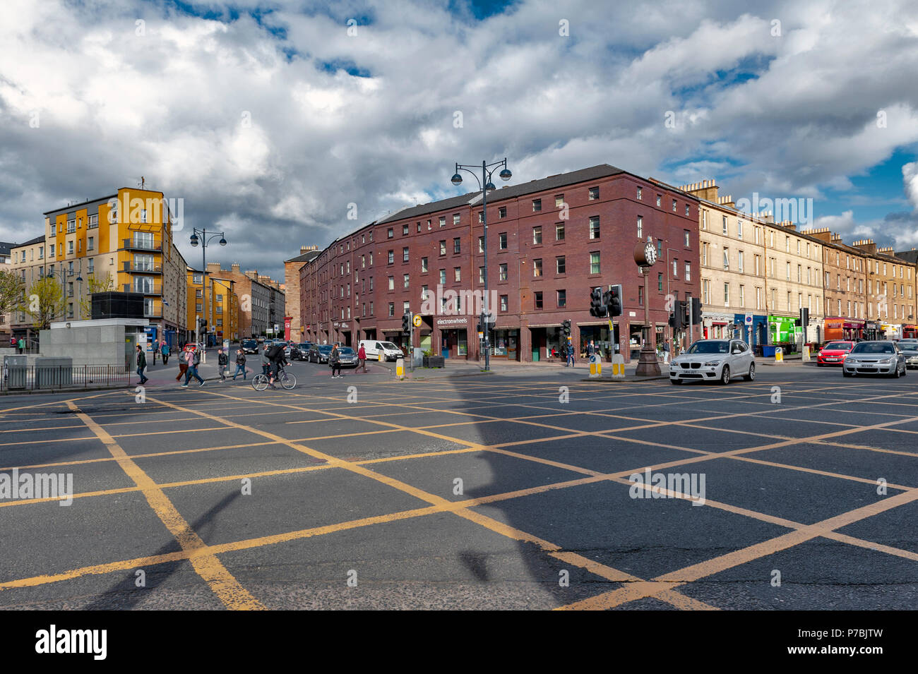 Viktorianisches Wohnhaus Wohnungen und historische Gebäude auf Tollcross, einem wichtigen Verkehrsknotenpunkt im Süden westlich der Innenstadt von Edinburgh in Schottland, Großbritannien Stockfoto