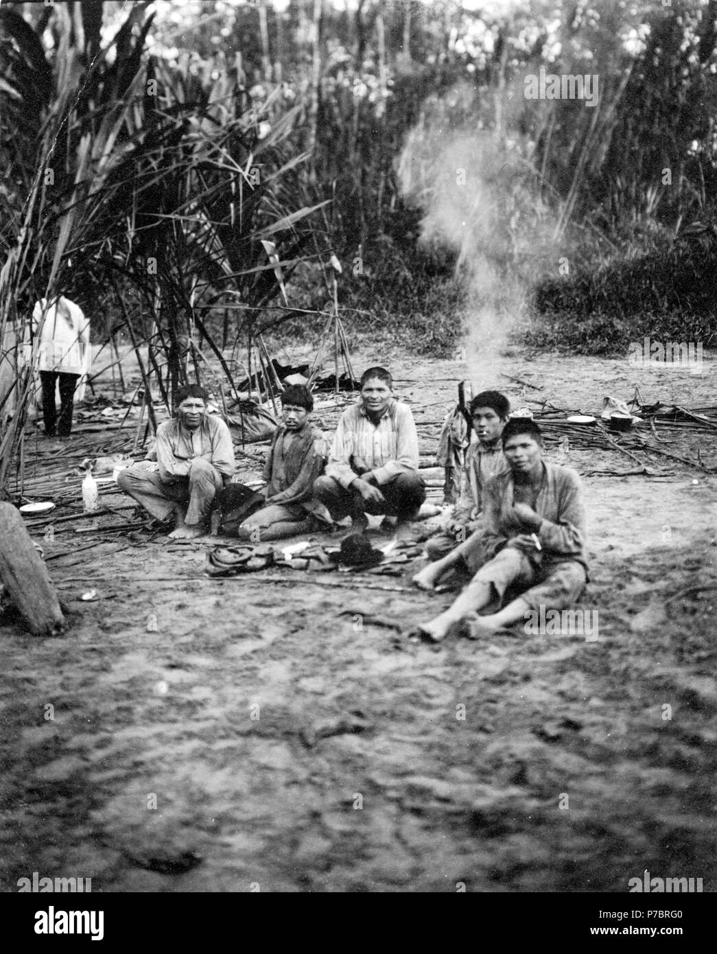 200 Rio Madidi, Bolivien. Chamaindianer på besök i expeditionens Läger. Rio Madidi - SMVK - 005544 Stockfoto