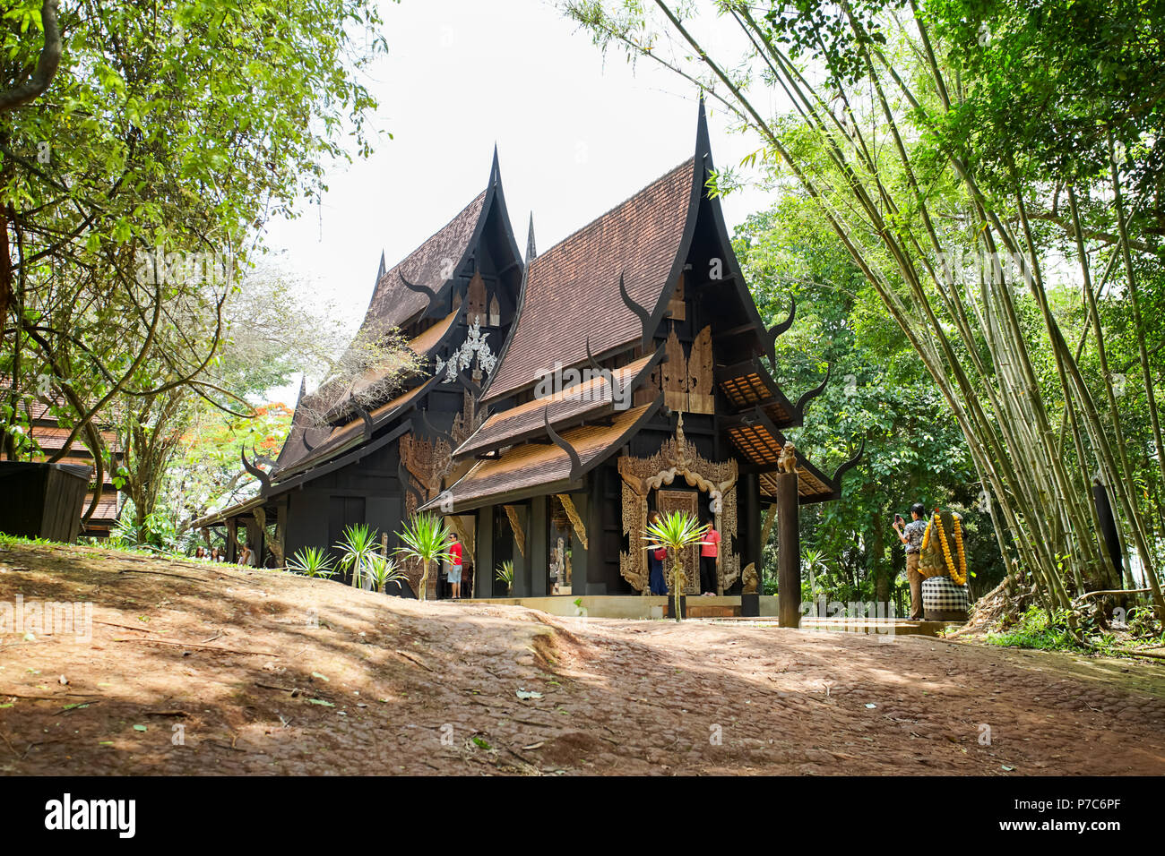 Chiang Rai, Thailand - 13. Mai 2018: Inside Spaziergang durch zu Baandam Museum oder Black House Museum von thawan Duchanee, dieses Museum ist eines der Reisen de Stockfoto