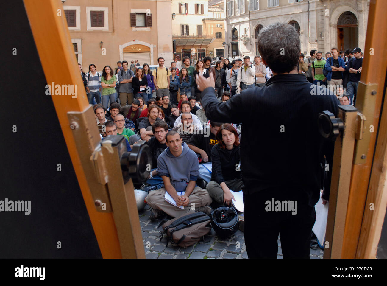 Rom. Physik Lektion vor dem Parlament. Studenten protestieren gegen Kürzungen, Montecitorio entfernt. Italien. Stockfoto
