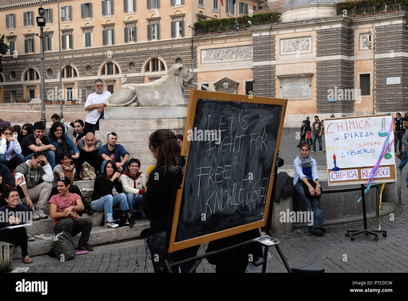 Rom. Physik Lektion vor dem Parlament. Studenten protestieren gegen Kürzungen, Piazza del Popolo. Italien. Stockfoto