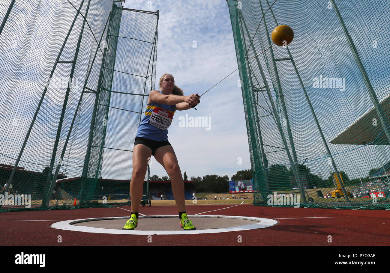 Großbritanniens Amy Herrington konkurriert in Hammer der Frauen während der Letzten Tag Zwei der Muller britischen Leichtathletik EM Throw an Alexander Stadium, Birmingham. Stockfoto