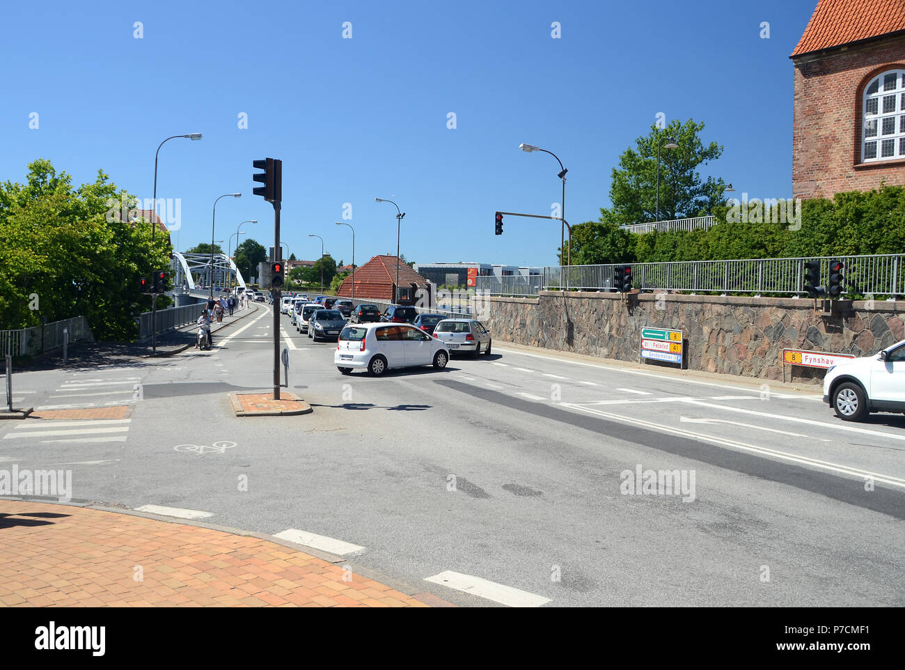 In Sonderborg, Dänemark - 29. Juni 2018: Autofahrer, die ein "Besetzt"-Kreuzung eingegeben haben haben einen Stau verursacht. Stockfoto