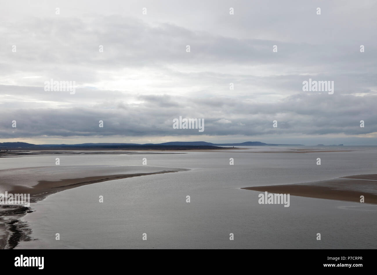 Blick aus der Taf und Towy Flussmündungen in Carmarthen Bay auf der Halbinsel Gower, Wales, Großbritannien Stockfoto