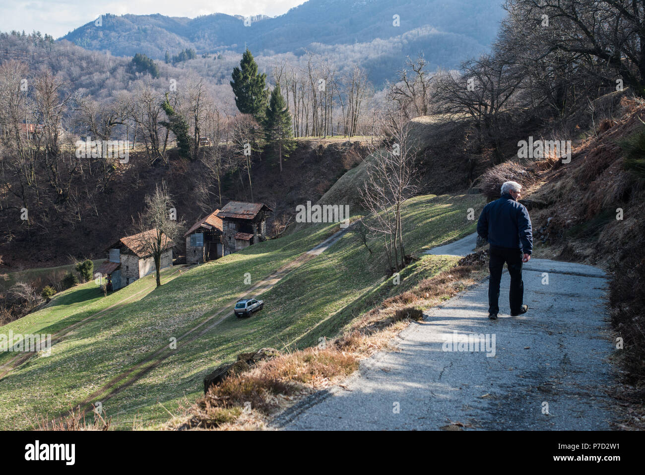 Westliche Piemont, Norditalien: ländliche Landschaft in der Nähe von Lago d'Orta Stockfoto