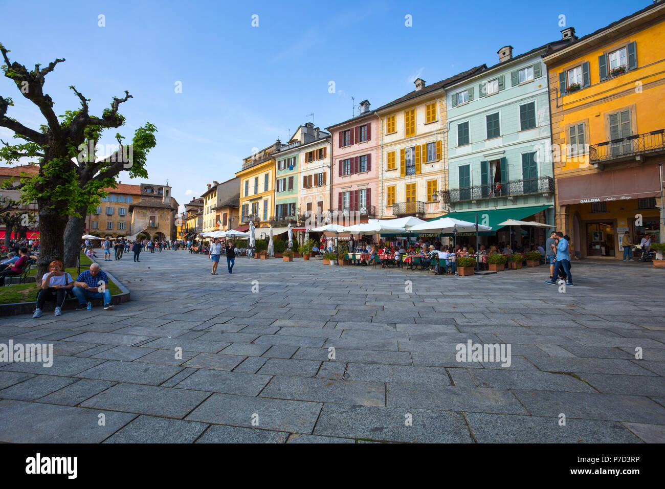 ORTA San Giulio, Italien, 25. April 2018 - Blick auf das Zentrum von Orta San Giulio, Novara Provinz, Ortasee, Italien. Stockfoto