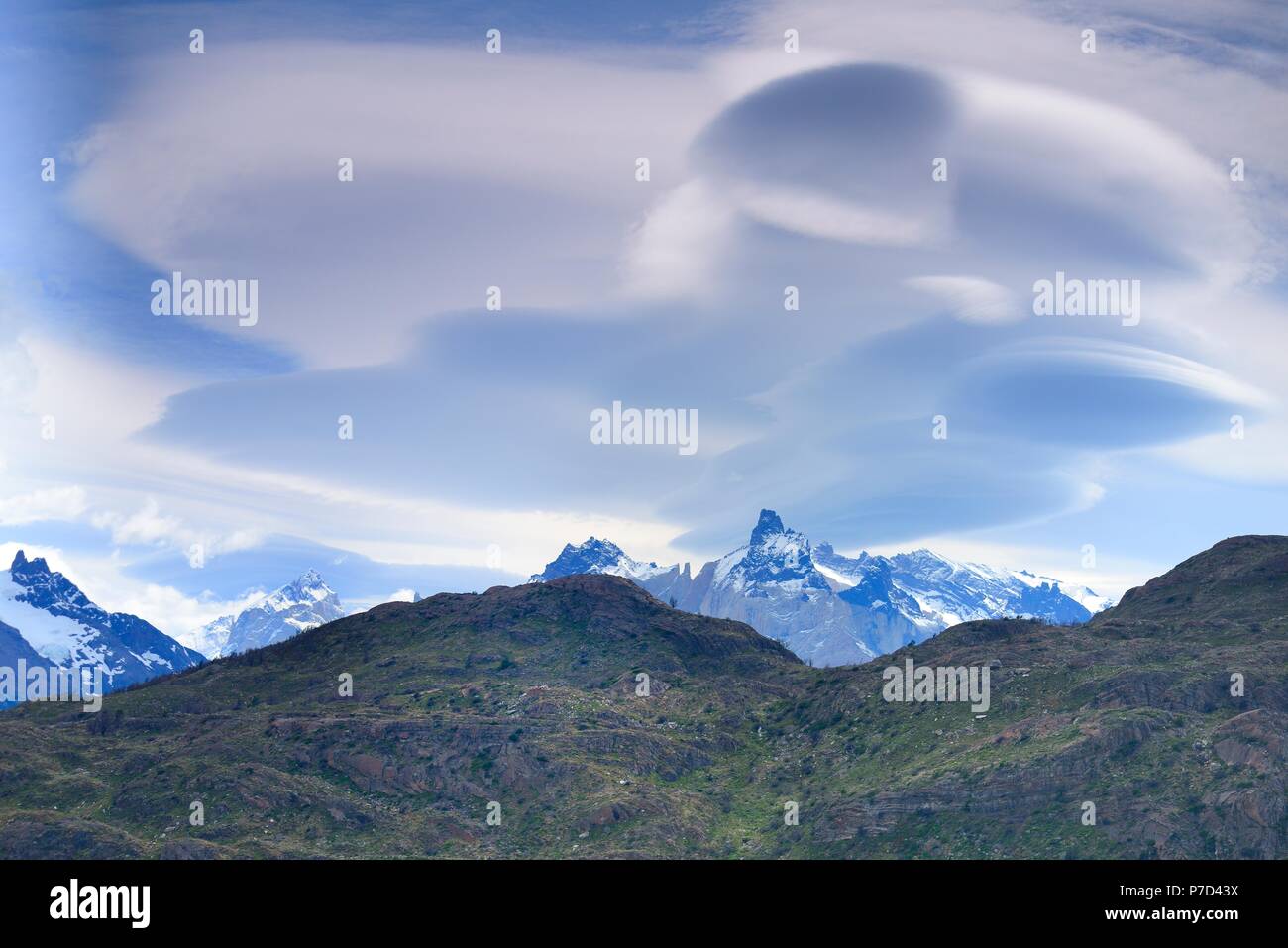 Cloud Atmosphäre über den Los Cuernos massiv, Torres del Paine Nationalpark, der Provinz Última Esperanza, Chile Stockfoto