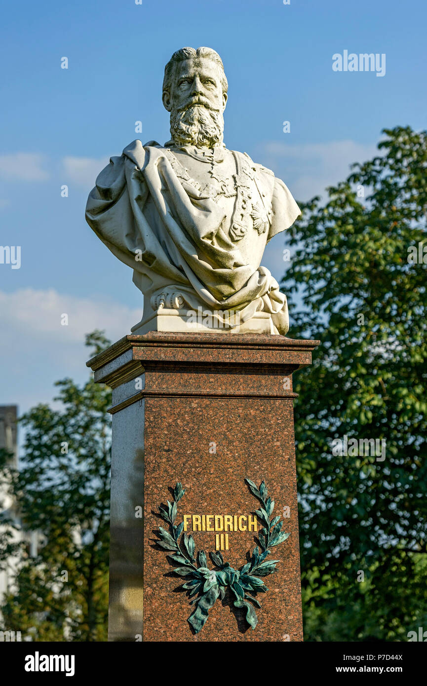 Marmorbüste, Denkmal für König und Kaiser Friedrich III, Kurpark, Bad Nauheim, Hessen, Deutschland Stockfoto