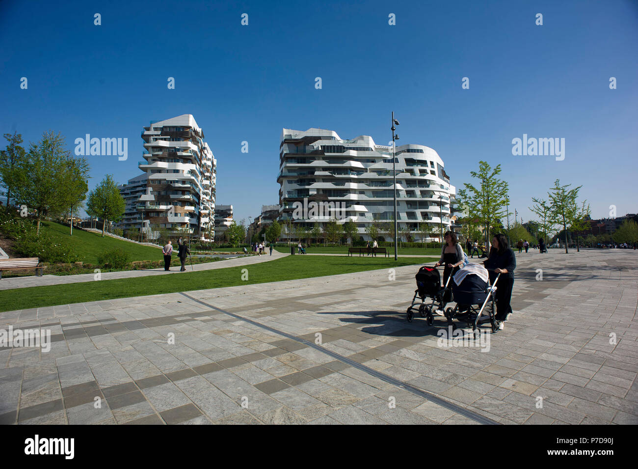 Europa. Italien. In der Lombardei. Mailand. Wolkenkratzer in Citylife Bezirk, Residenz von Zaha Hadid Stockfoto Europa. Italien. In der Lombardei. Mailand. Wolkenkratzer in Citylife Bezirk, Residenz von Zaha Hadid Stockfoto