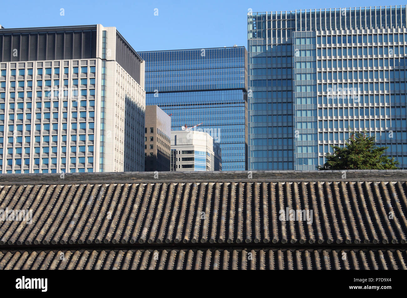 Auf dem Dach des Obansho Wachhaus und Bürogebäude der Uchibori Dori, vom Osten Gärten des Imperial Palace, Chiyoda Bezirk, Tokyo, Japan Stockfoto