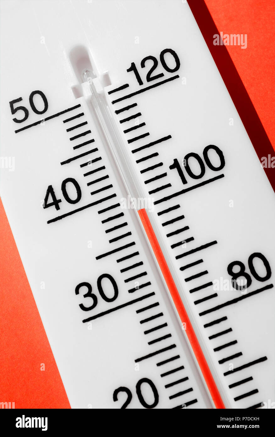 100 Grad Celsius auf Thermometer Stockfotografie - Alamy