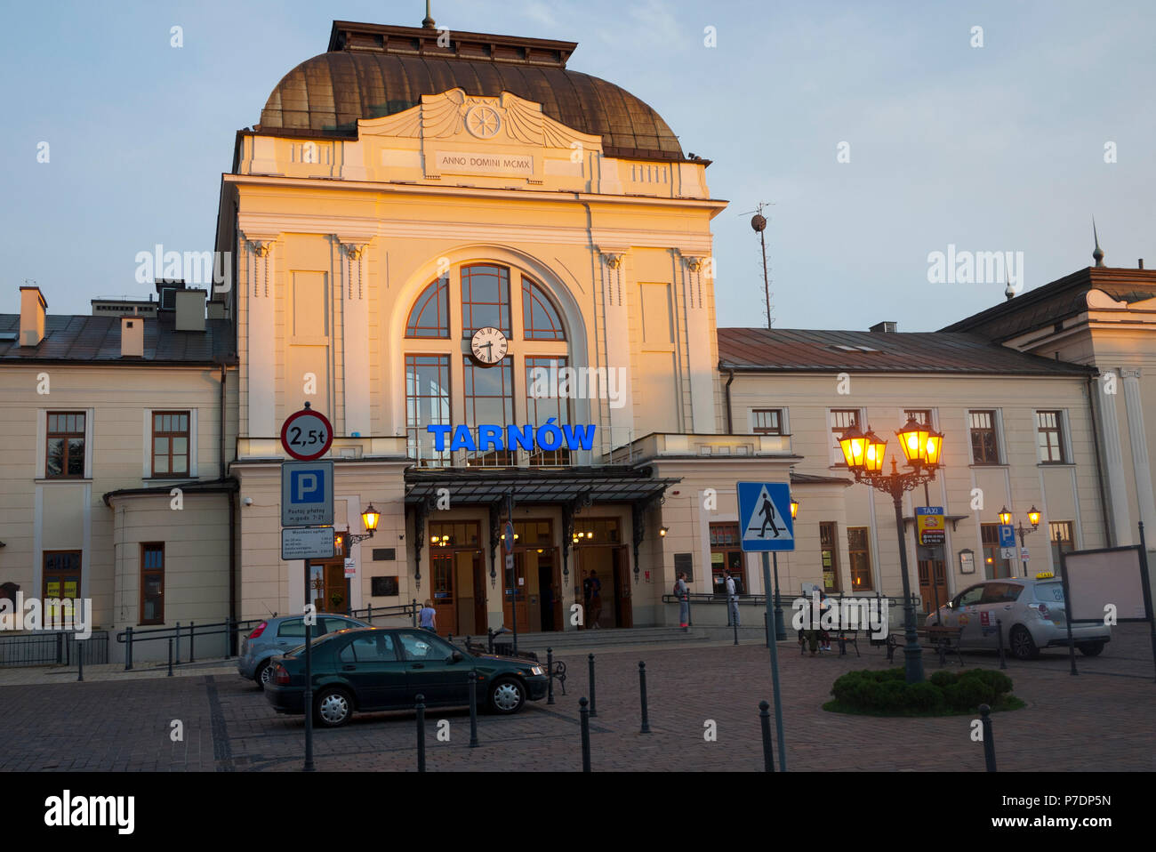 Tarnow Bahnhof im Abendlicht. Tarnow, Süd-ost Polen, Europa. Stockfoto