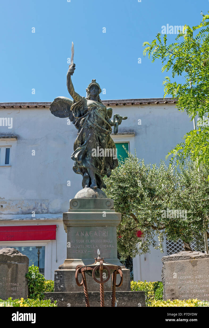 Krieg, Statue, Denkmal, Piazza Vittoria, Anacapri, Capri, Italien. Stockfoto