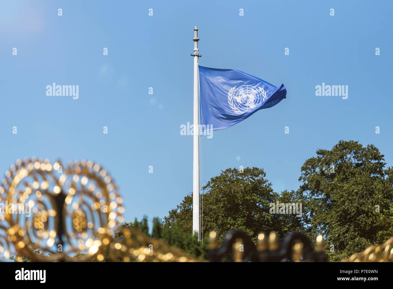 Un-Flagge vor dem Internationalen Gerichtshof Freedom Palace Den Haag Niederlande Stockfoto