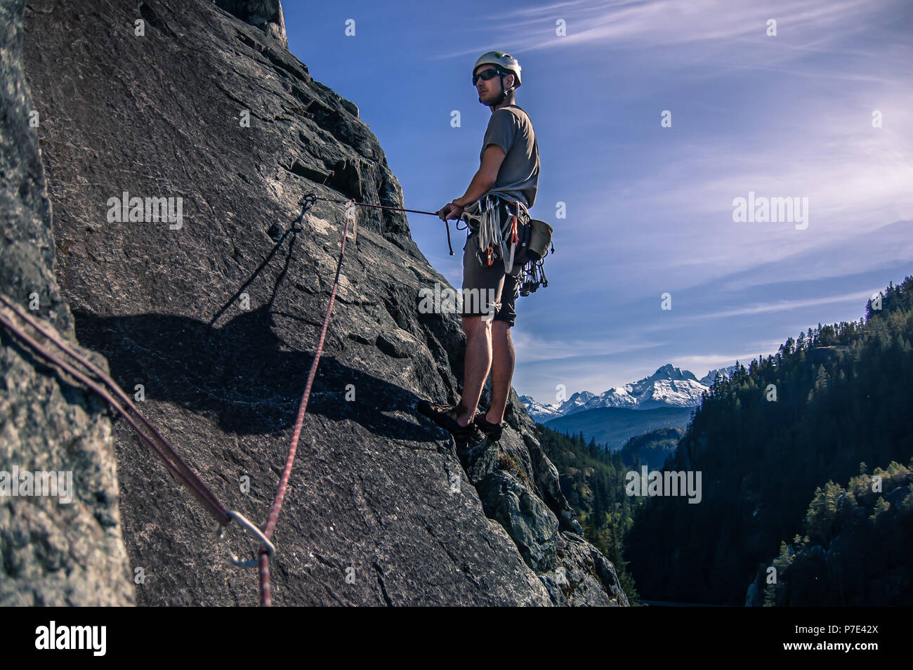 Kletterer klettern auf die Leiter, Malamute, Squamish, Kanada Stockfoto