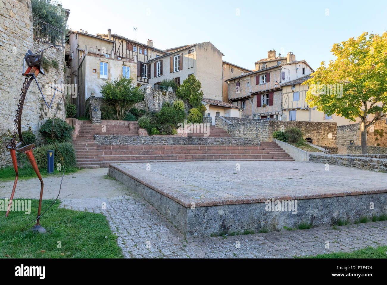 Frankreich, Tarn, Lautrec, "Les Plus beaux villages de France (Schönste Dörfer Frankreichs), open air Caussade Theater // Frankreich, Vaucluse ( Stockfoto