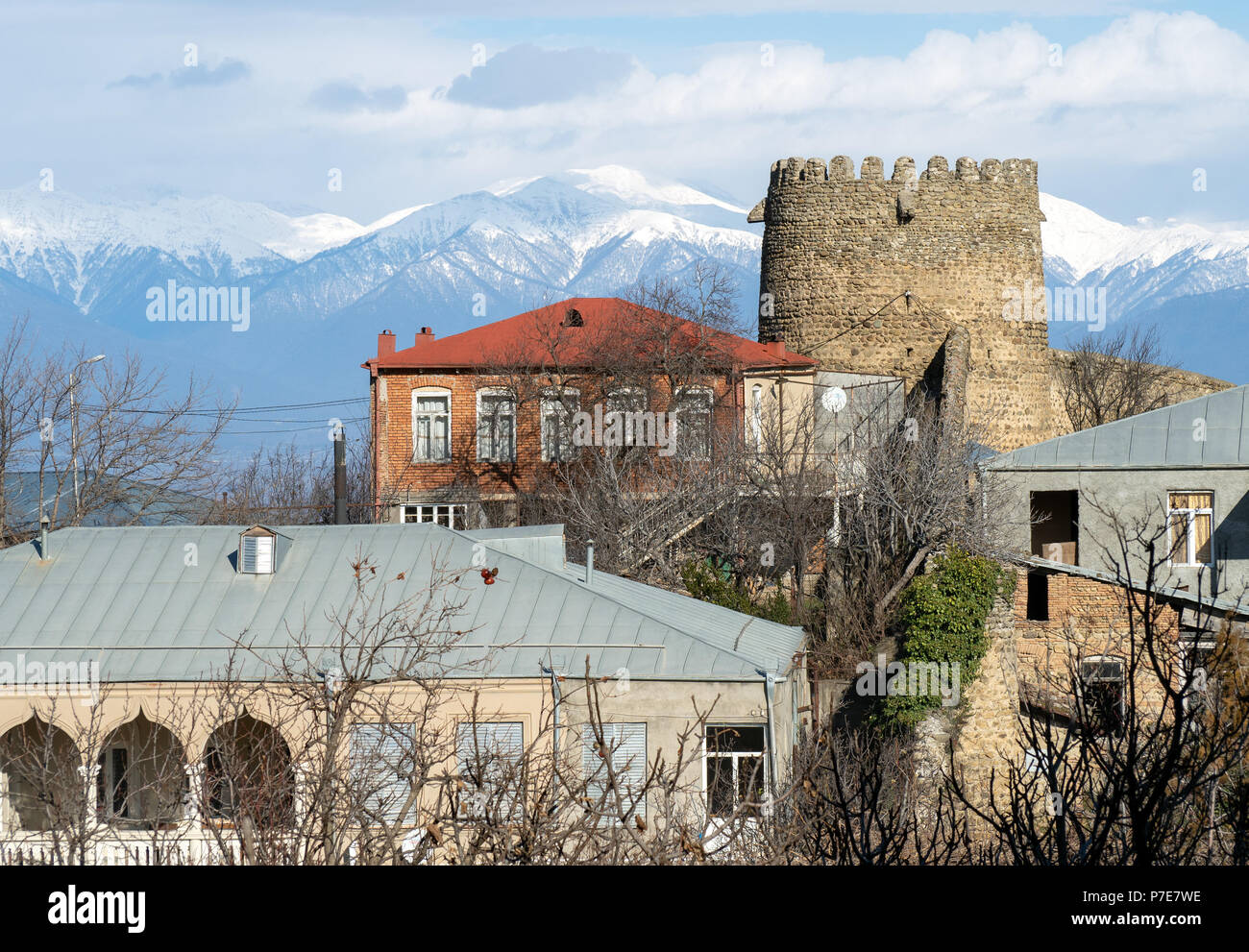 Sighnaghi Stadtbild und Kaukasus, in der Region Kachetien, Georgien Stockfoto