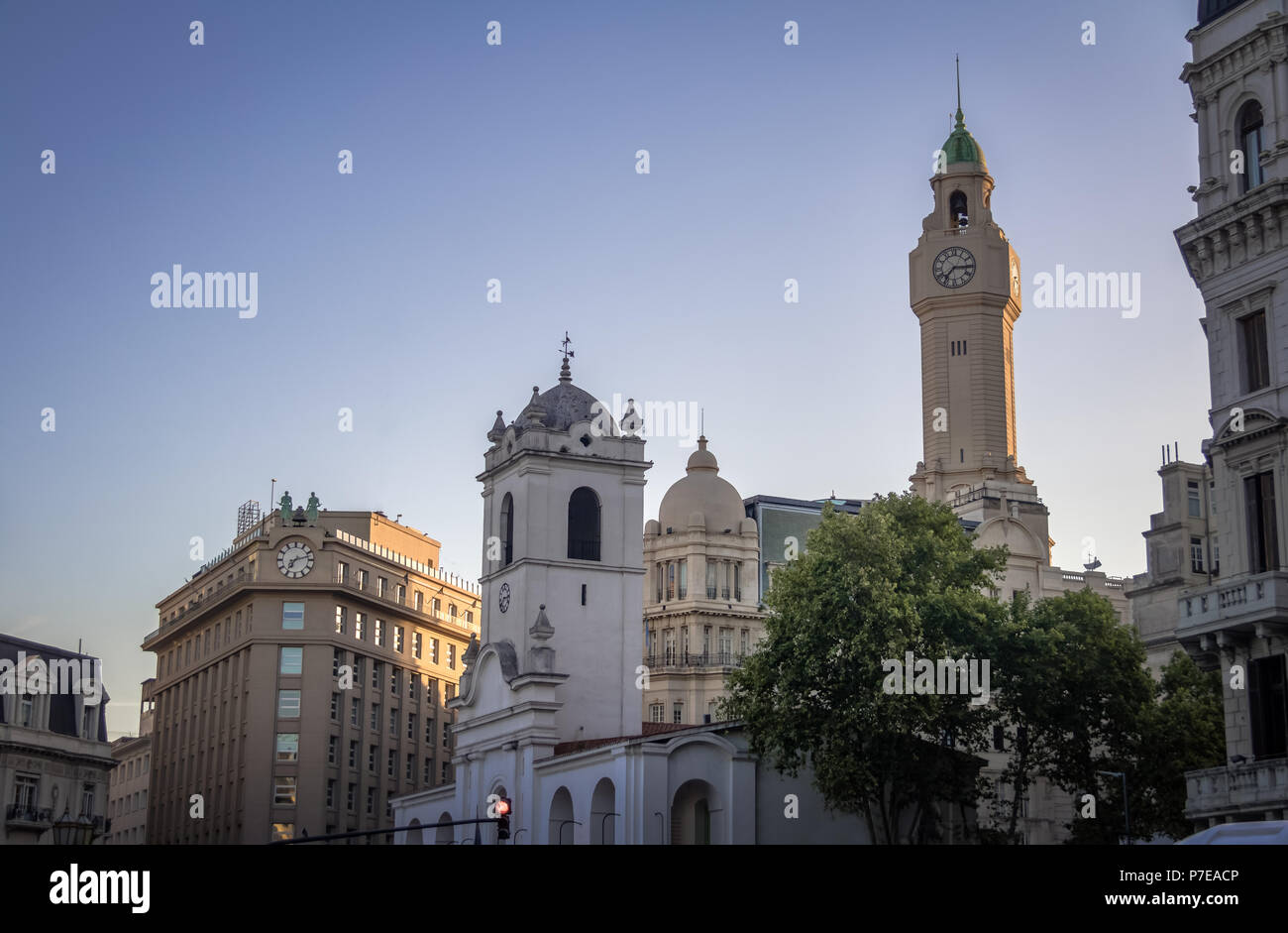 Gebäude in der Innenstadt von Buenos Aires in der Nähe der Plaza de Mayo - Buenos Aires, Argentinien Stockfoto