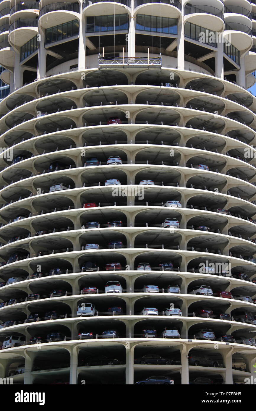 Entlang des Chicago River in Downtown Chicago River Walk in Illinois. Stockfoto