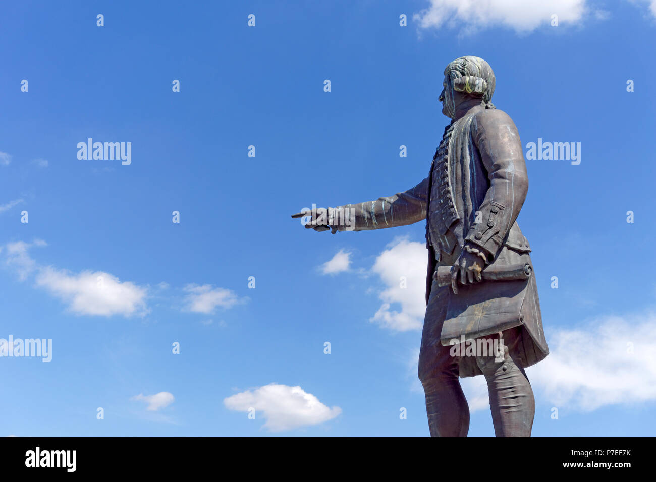 Statue von Captain George Vancouver vor der Vancouver City Hall Gebäude, Vancouver, BC, Kanada Stockfoto