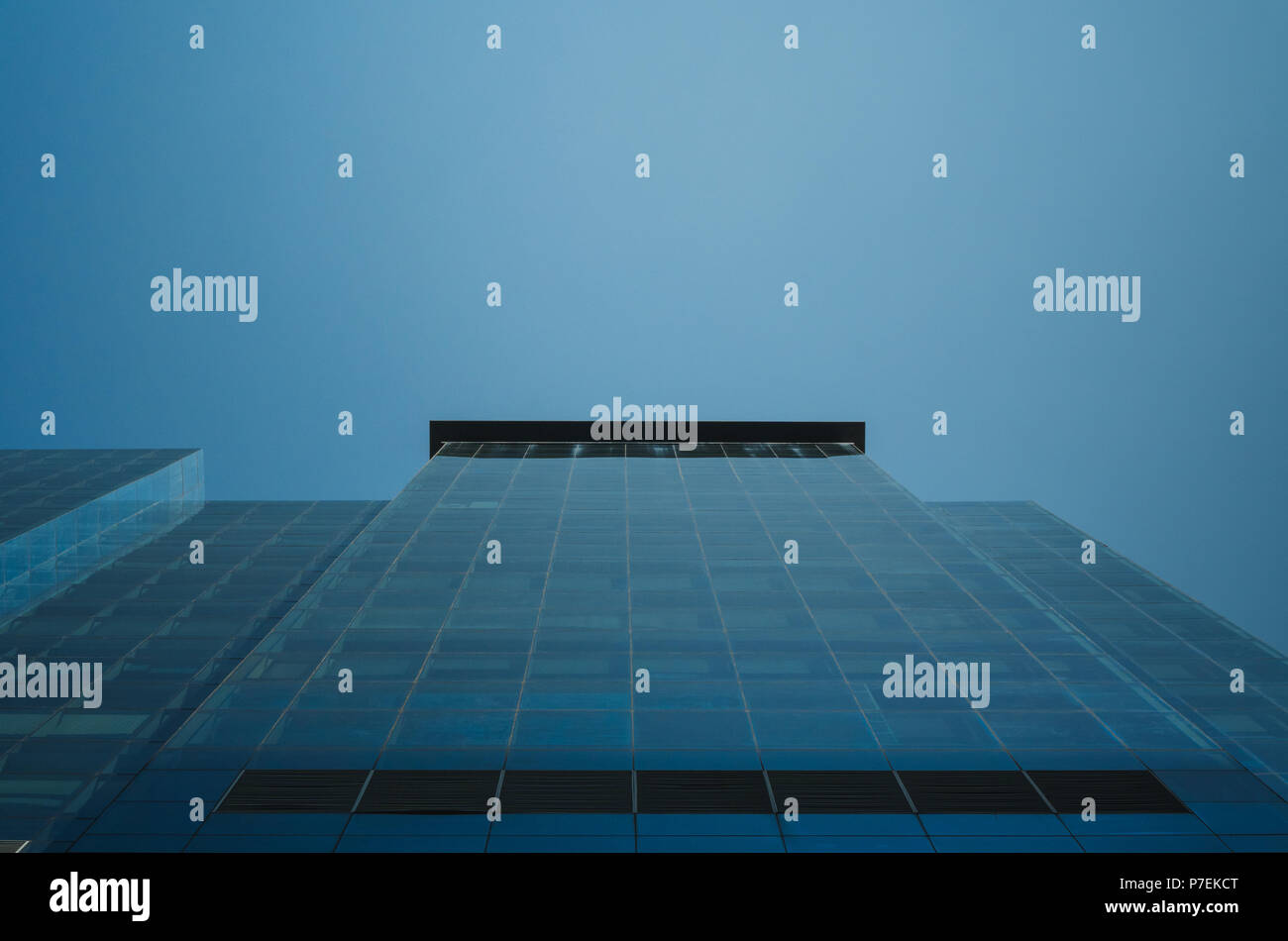 Gebäude und den klaren, blauen Himmel Stockfoto