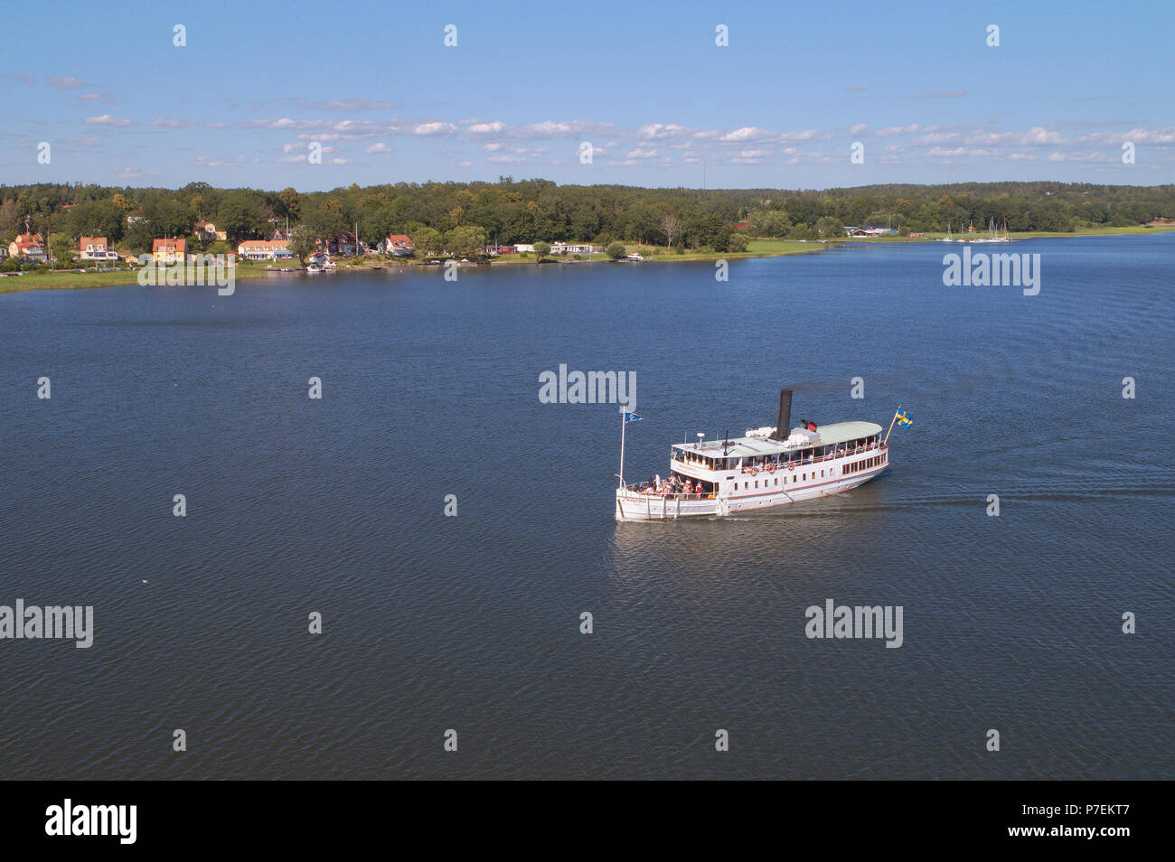 Mariefred, Schweden - 4. Juli, Luftaufnahme von t018: Der Fluggast Dampfer Mariefred erbaut 1903, im See Malaren Anreise Die Stadt Mariefred Stockfoto