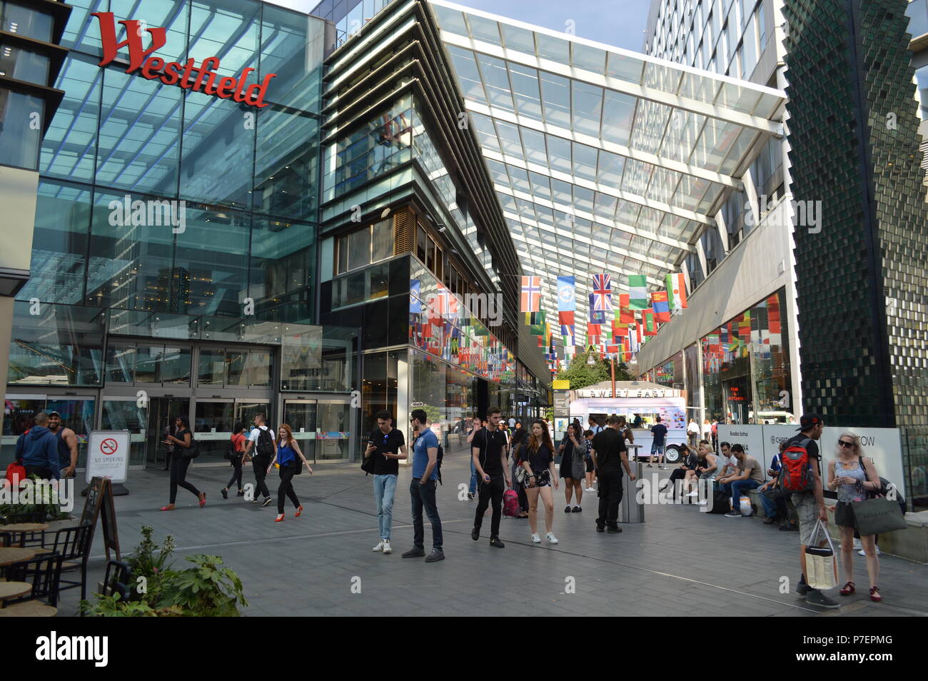 Westfield stratford flags Fotos und Bildmaterial in hoher Auflösung