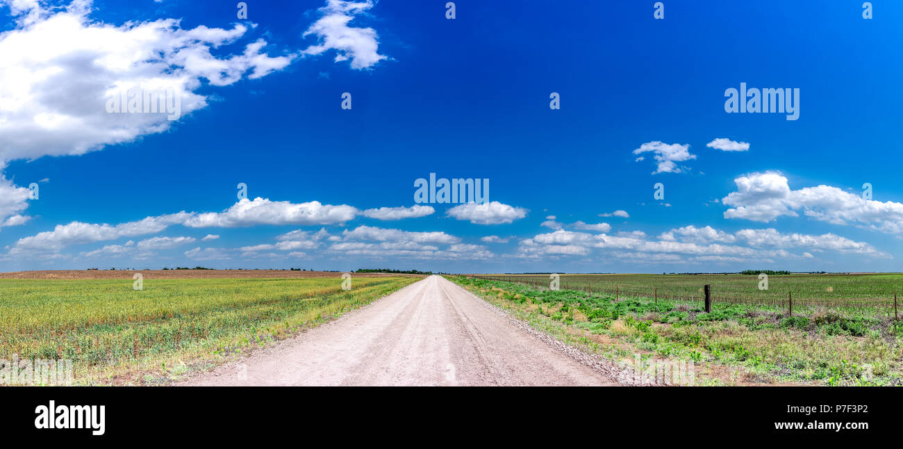 Gewitterwolken, die später in eine tornadic supercell schnell über die Great Plains in Tornado Alley USA bilden. Stockfoto