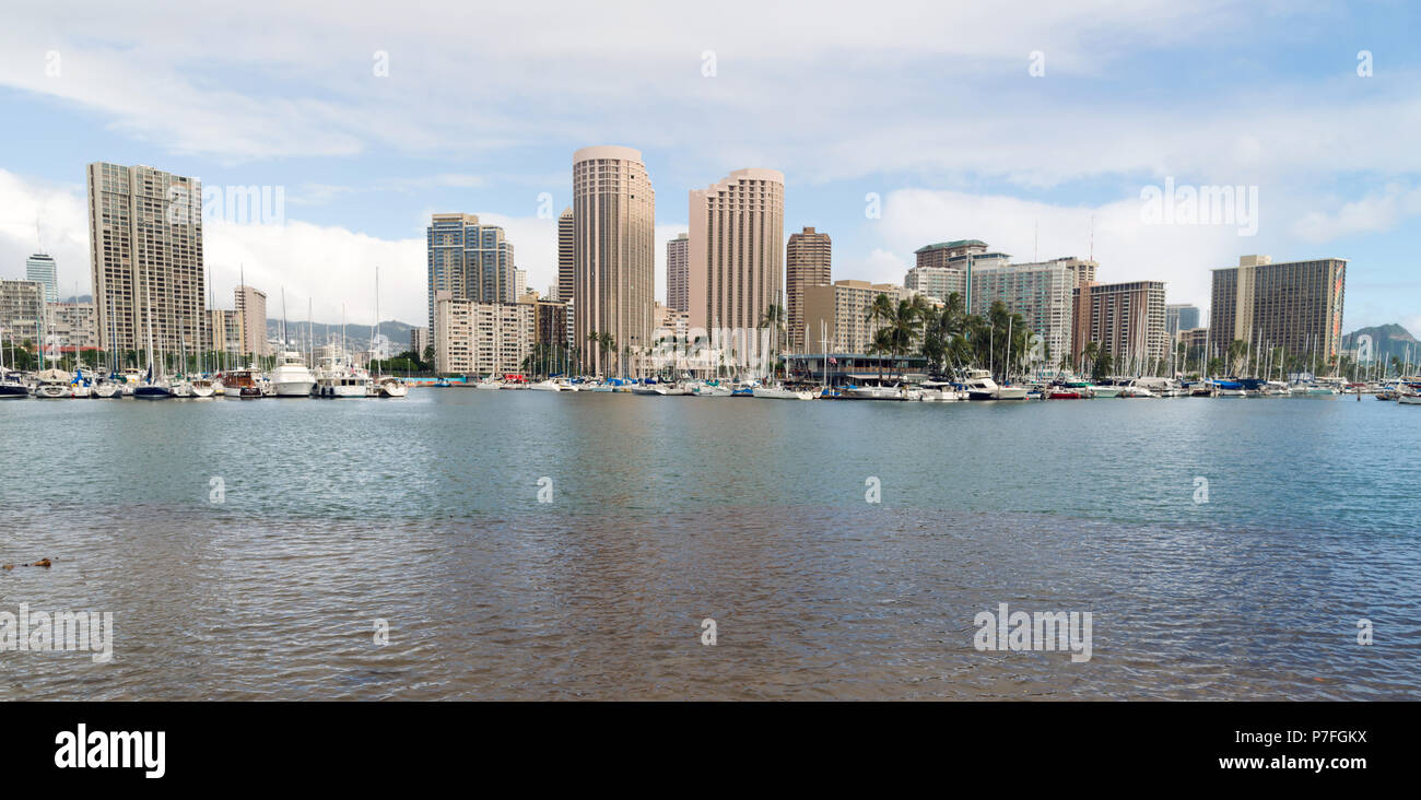 Eine Marina in Ala Wai Yacht Hafen in Waikiki Beach auf der Insel Oahu in Hawaii Stockfoto