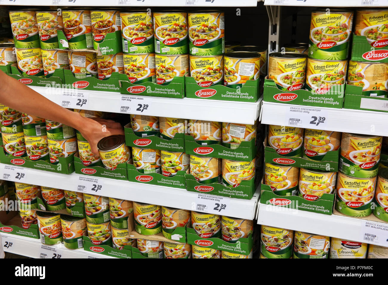 Erasco Konserven in einem Geschäft Stockfoto