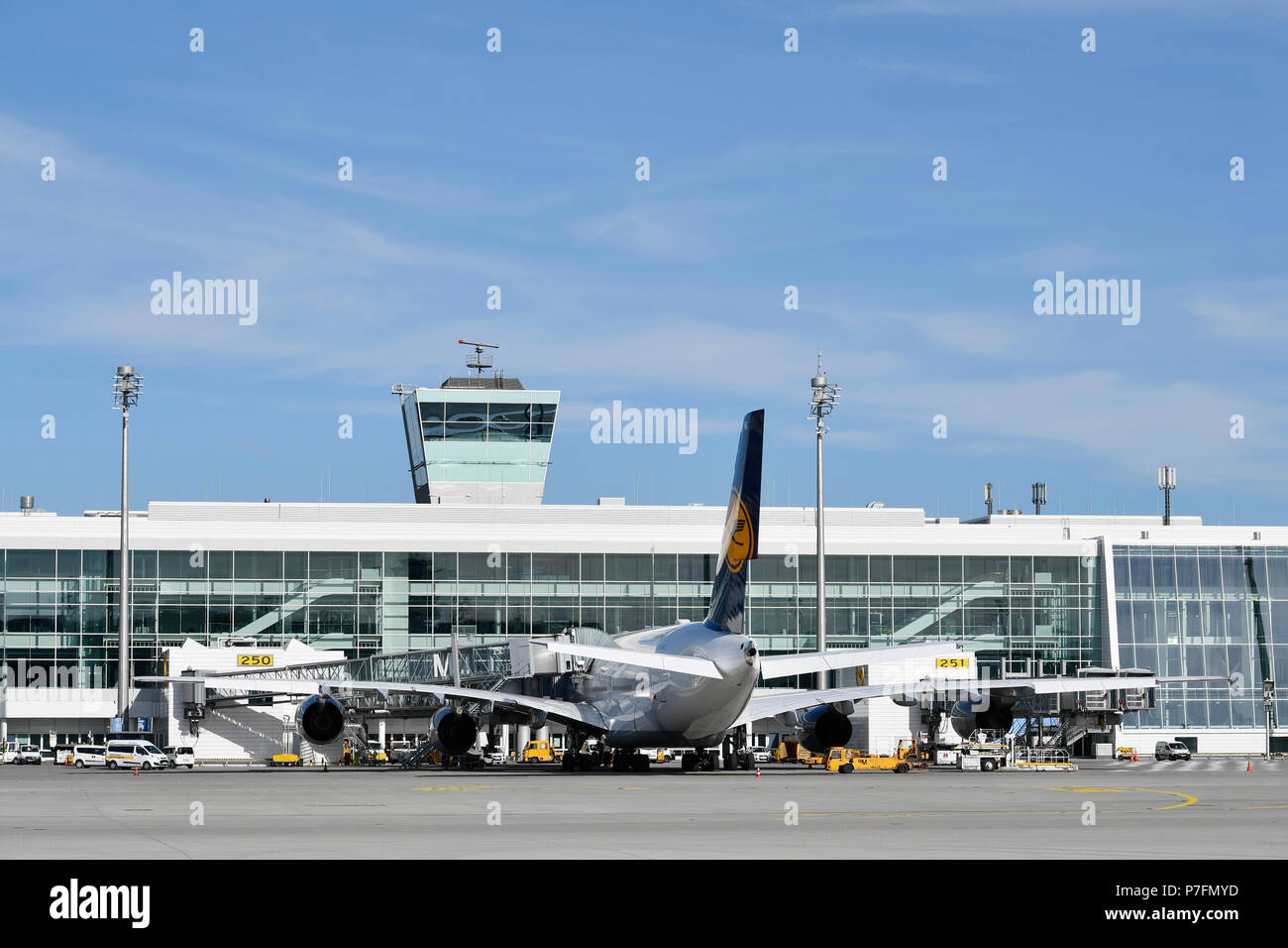 Flughafen München Lufthansa Terminal 2 www.alamy.de