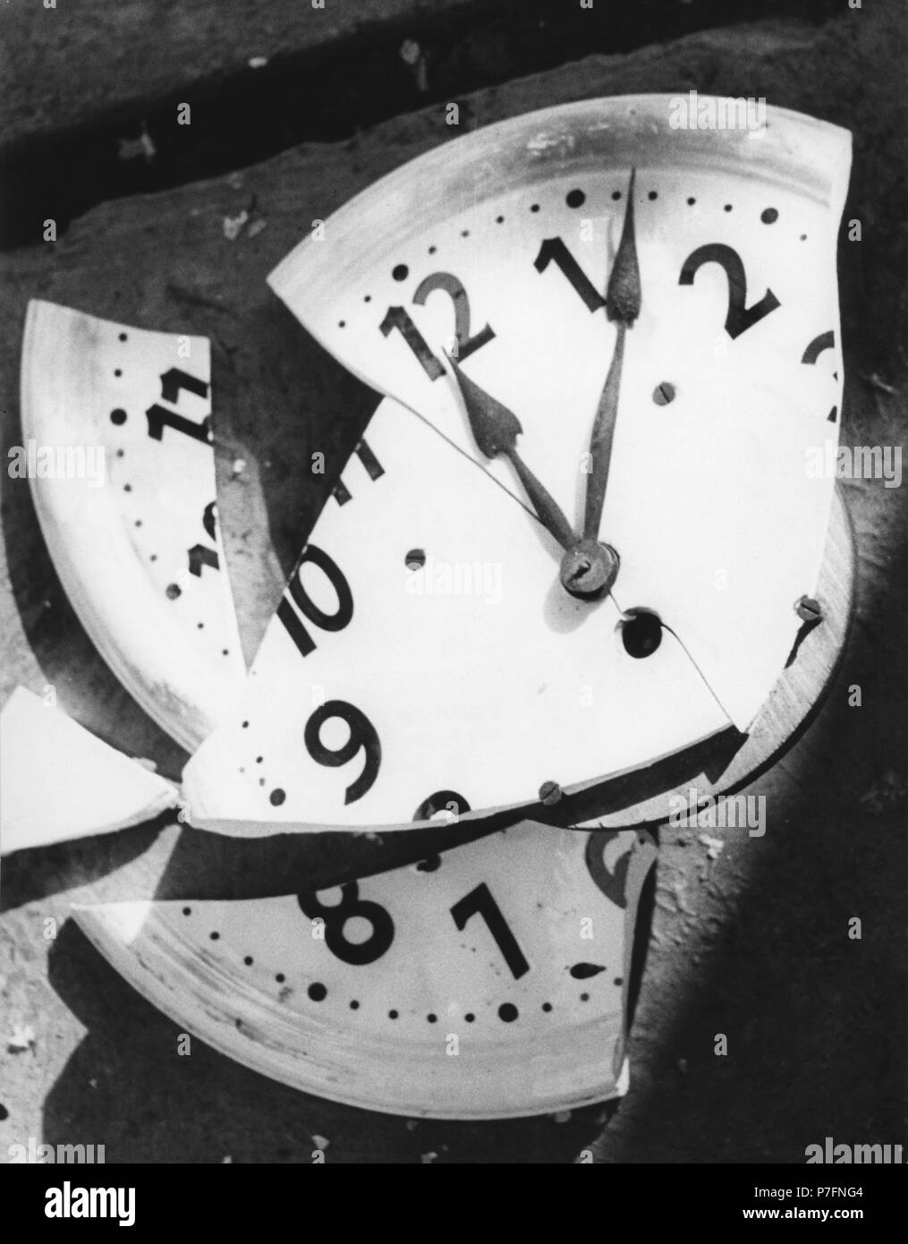 Kaputte Uhr Stockfotos Und Bilder Kaufen Alamy