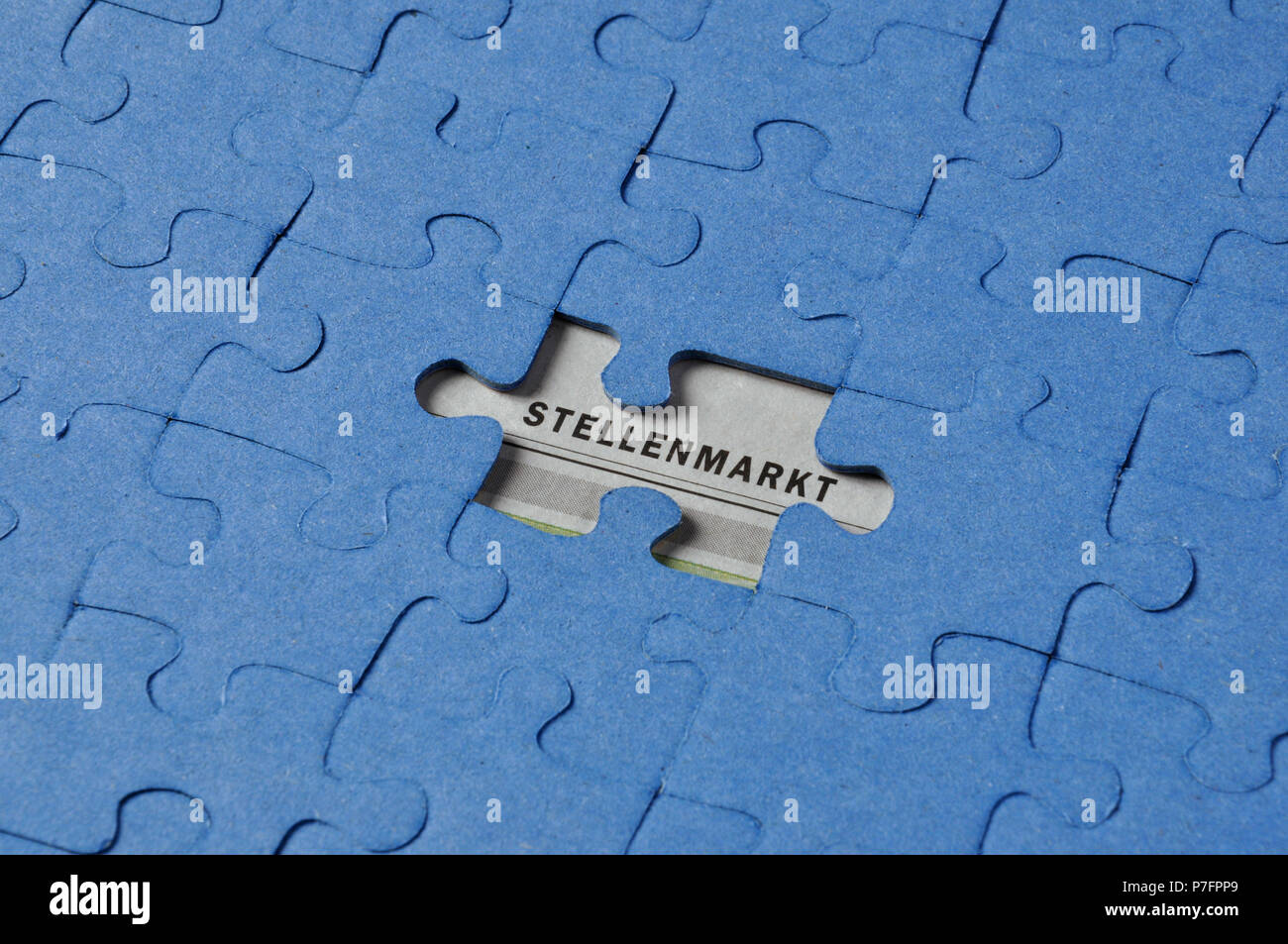 Puzzle mit fehlenden Stück, Arbeitsmarkt, Symbolbild für Karriere, Jobs suchen, Arbeitslosigkeit Stockfoto