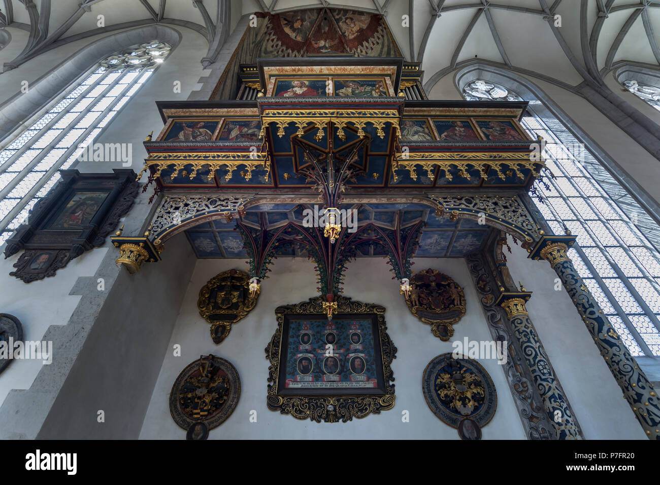 Spätrenaissance Seite Orgel von unten gesehen, in der spätgotischen St. George Kirche, erbaut 1427 bis 1505, Nördlingen, Bayern Stockfoto Spätrenaissance Seite Orgel von unten gesehen, in der spätgotischen St. George Kirche, erbaut 1427 bis 1505, Nördlingen, Bayern Stockfoto