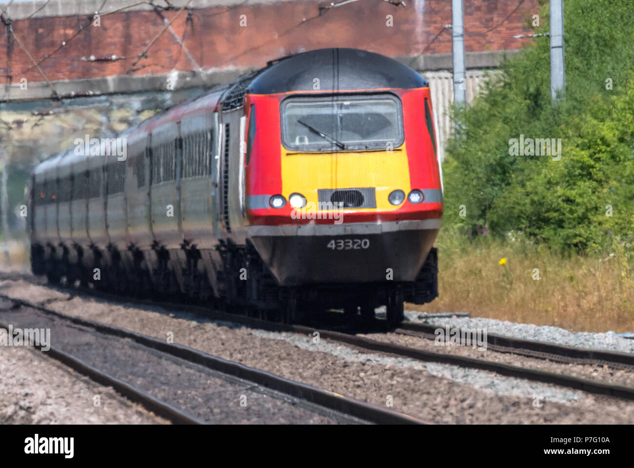 Retford, UK. 6. Juli 2018. UK. Wetter. East Coast Main Line, Retford, Nottinghamshire, England. 6. Juli 2018. Hohe Temperaturen bis zu 30 Grad Celsius, wodurch die Stahl Schienen zu erweitern und Schnalle. Alan Beastall/Alamy leben Nachrichten Stockfoto