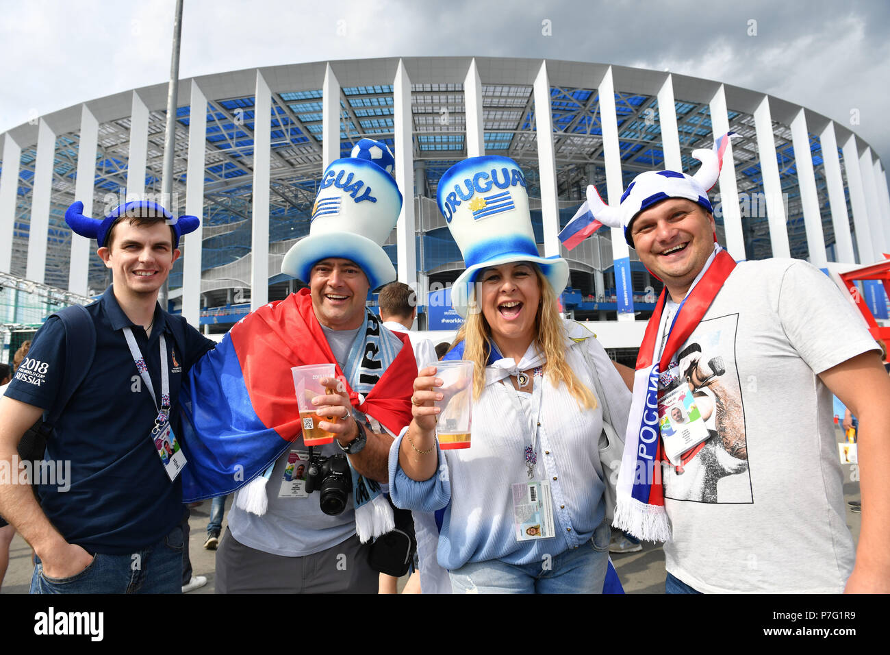 Nischni Nowgorod, Russland. 6. Juli, 2018. Fans sind vor der 2018 FIFA WM-Quartal-Finale zwischen Uruguay und Frankreich in Nischni Nowgorod, Russland, 6. Juli 2018. Credit: Liu Dawei/Xinhua/Alamy leben Nachrichten Stockfoto