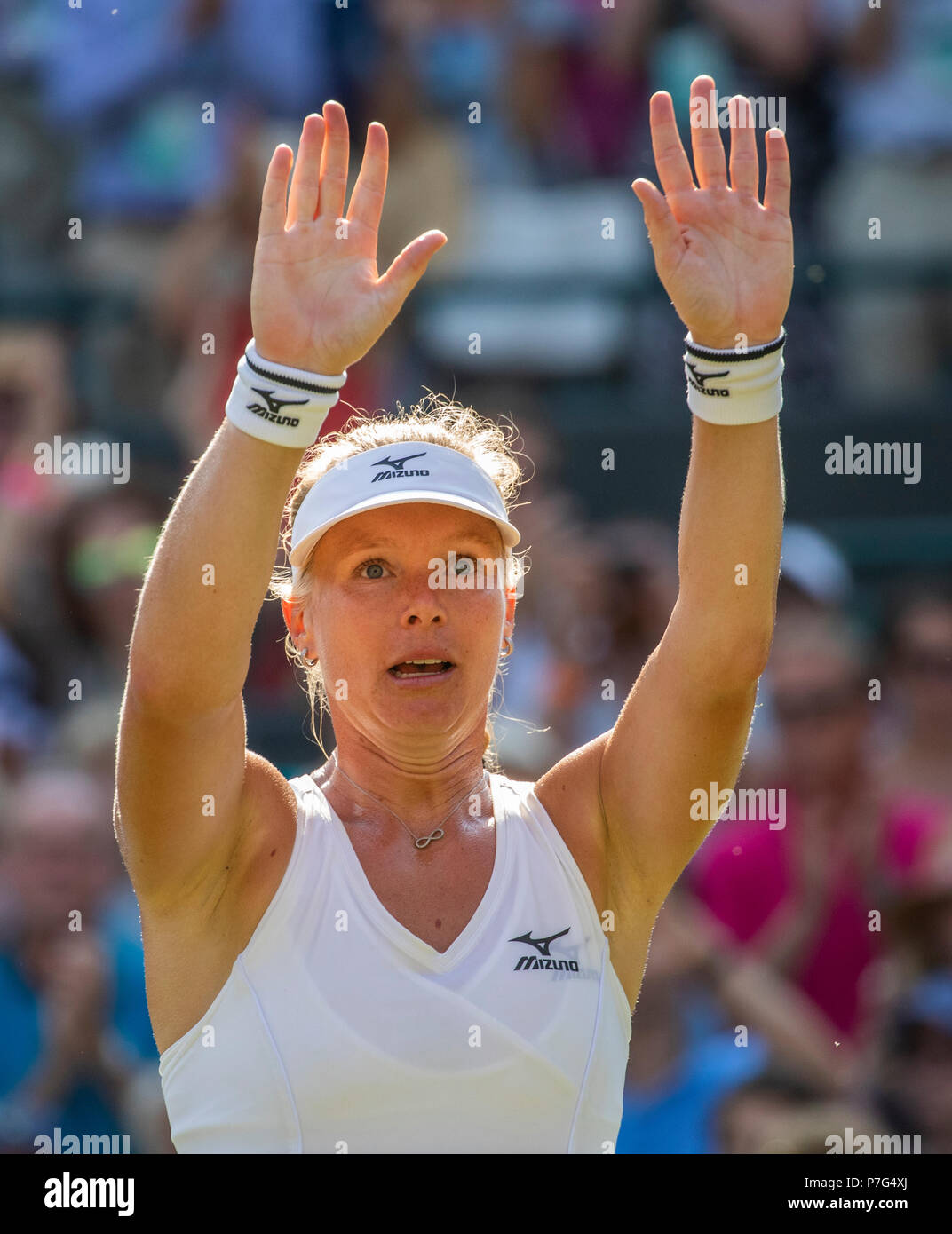 London, England, 6. Juli, 2018, Tennis, Wimbledon, Womans singel dritte Runde, Kiki Bertens (NED) Niederlagen Venus Williams (USA) und feiert die Credit: Henk Koster/Alamy leben Nachrichten Stockfoto