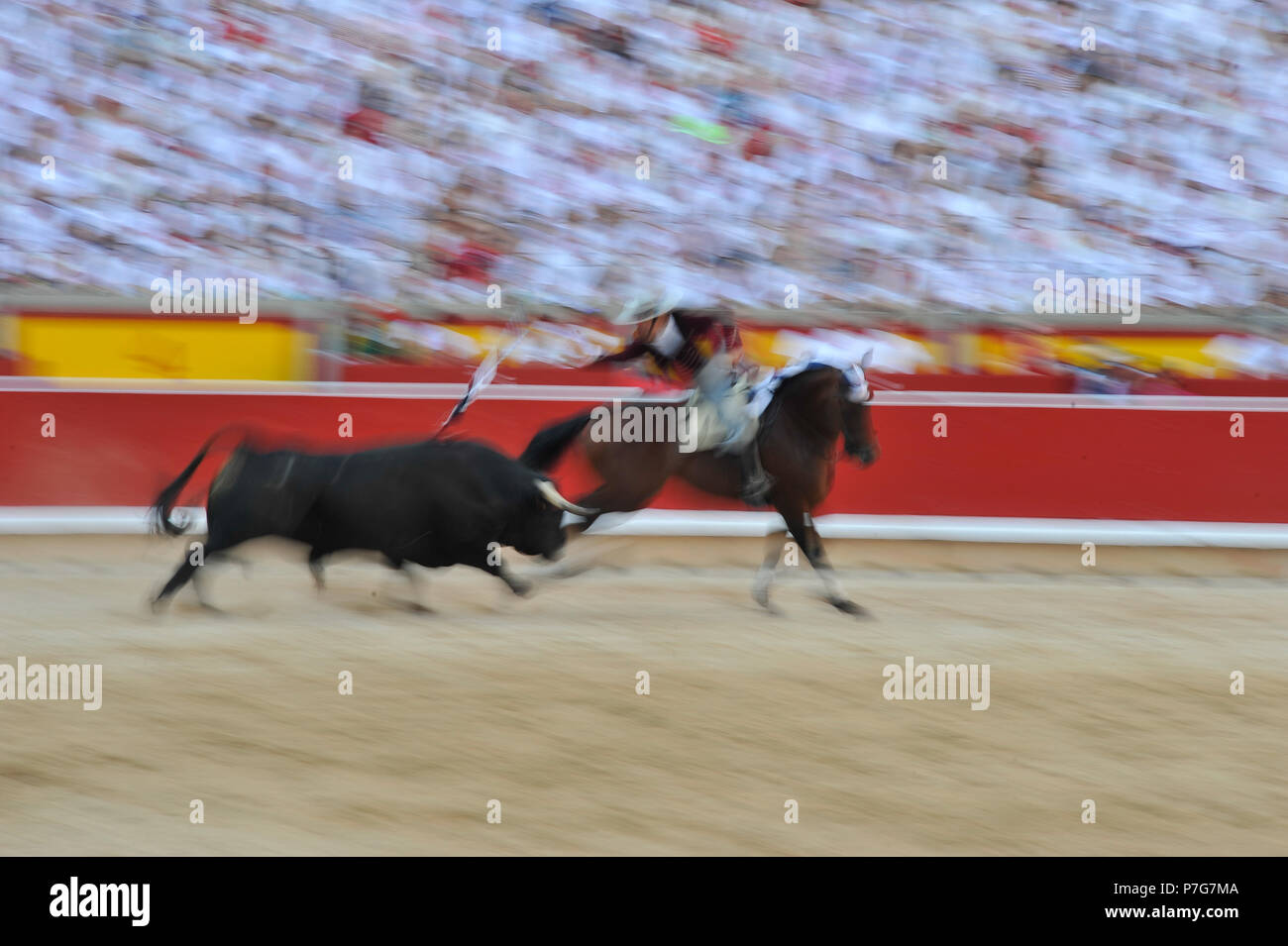 Pamplona, Spanien. 6. Juli 2018. Stierkämpfer Roberto armendáriz bei einem Stierkampf zu Pferde im San Fermin Fiestas in Pamplona, Spanien, 6. Juli 2018. Credit: Mikel Cia Da Riva/Alamy leben Nachrichten Stockfoto