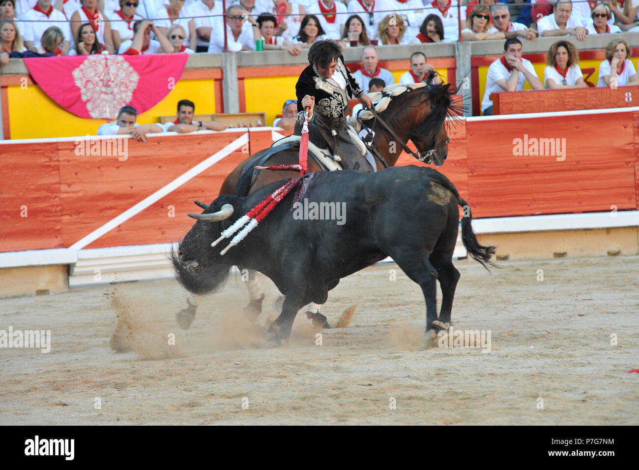 Pamplona, Spanien. 6. Juli 2018. Stierkämpfer Roberto Armendáriz bei einem Stierkampf zu Pferde im San Fermin Fiestas in Pamplona, Spanien, 6. Juli 2018. Credit: Mikel Cia Da Riva/Alamy leben Nachrichten Stockfoto