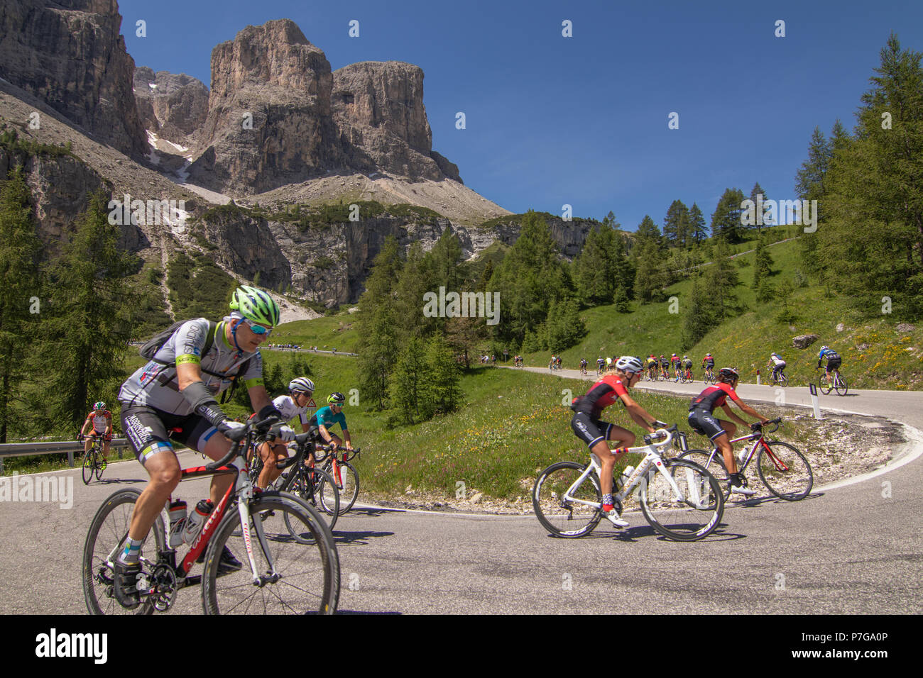 Sella Ronda Bike Day 2018 Sella Ronda Radfahren Dolomiten Pordoijoch Gardena Mountain Pass Sella Campolongo Tourismus sportliche Radfahrer Maratona dles Dolomites Dolomiti Stockfoto